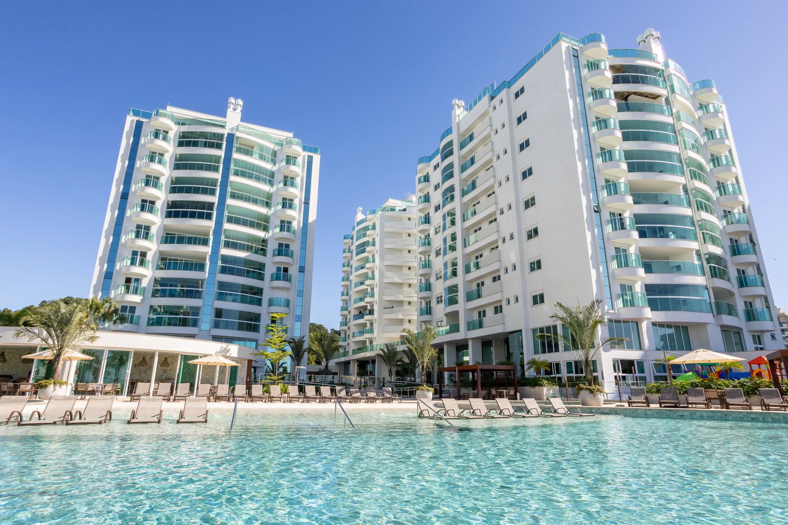 APARTAMENTO DIFERENCIADO BRAVA BEACH RESEVA FIGUEIRA